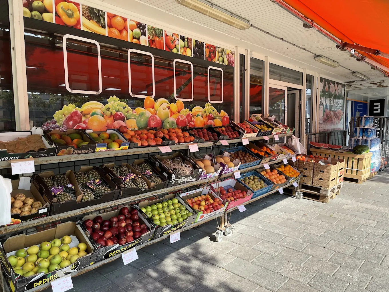 Sar-Ay Supermarkt winkelpand